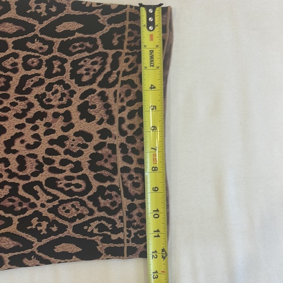 Leopard Print form fitting skirt Size Small - Picture 3 of 3